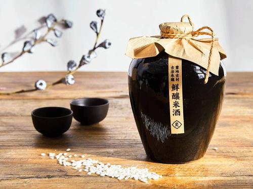 青梅桂花茉莉米酒 一口酸甜，一壶暖意